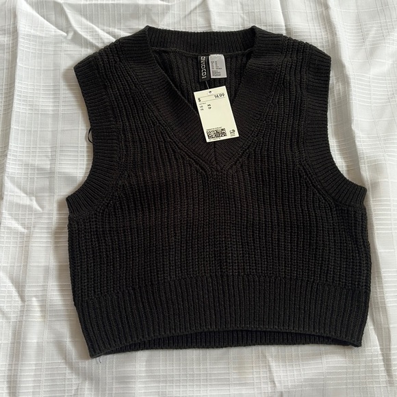 Black H&M Sweater Vest - Picture 1 of 4
